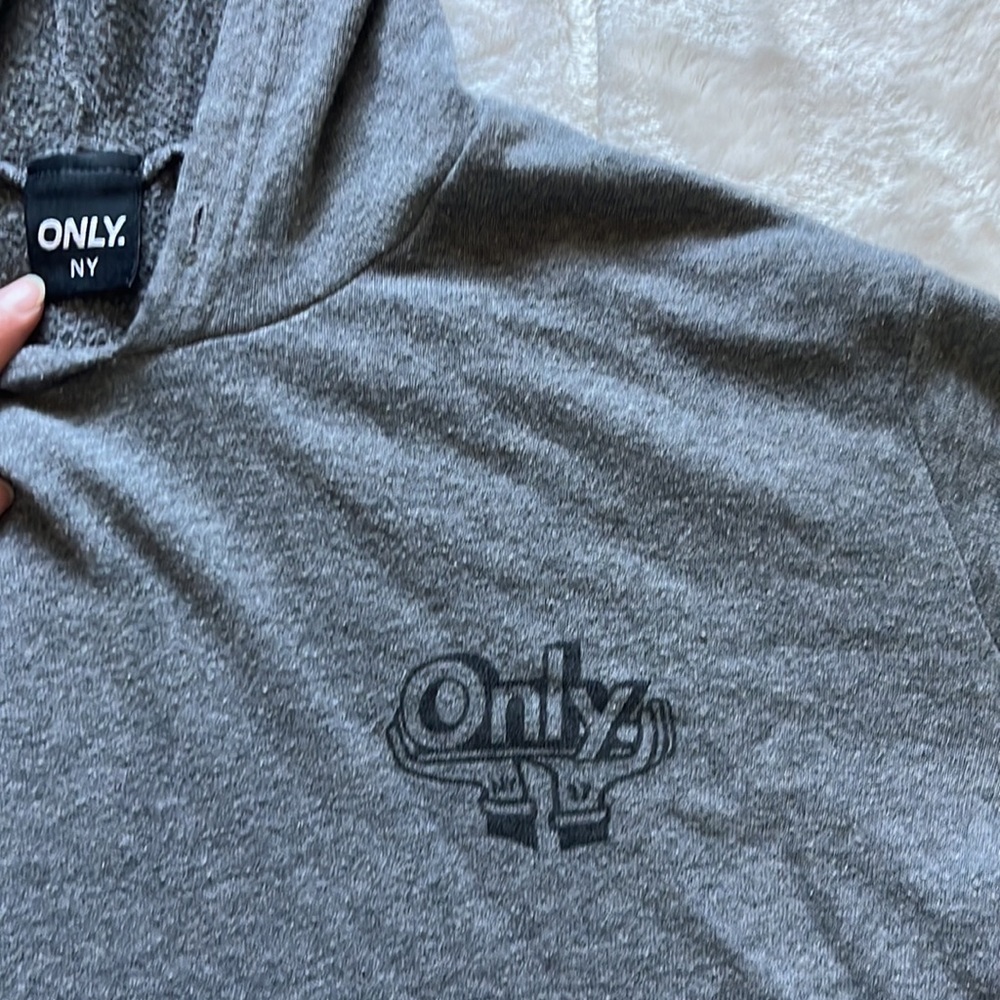 grey hoodie